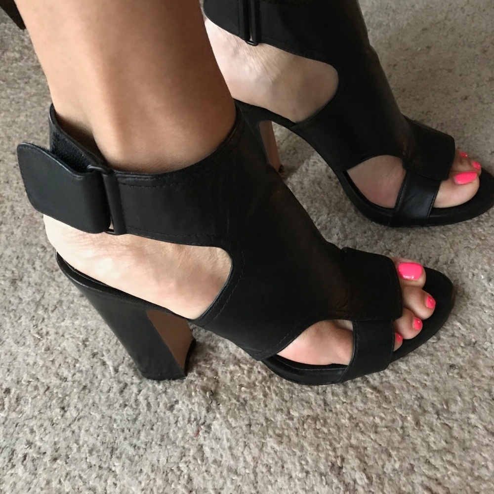 Pour La Victoire Stacked Heel, size 8.5M